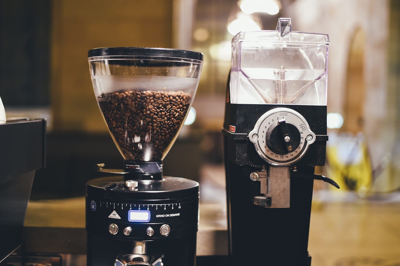 Burr Grinder vs Blade Grinder: What's The Difference? – The Roasterie